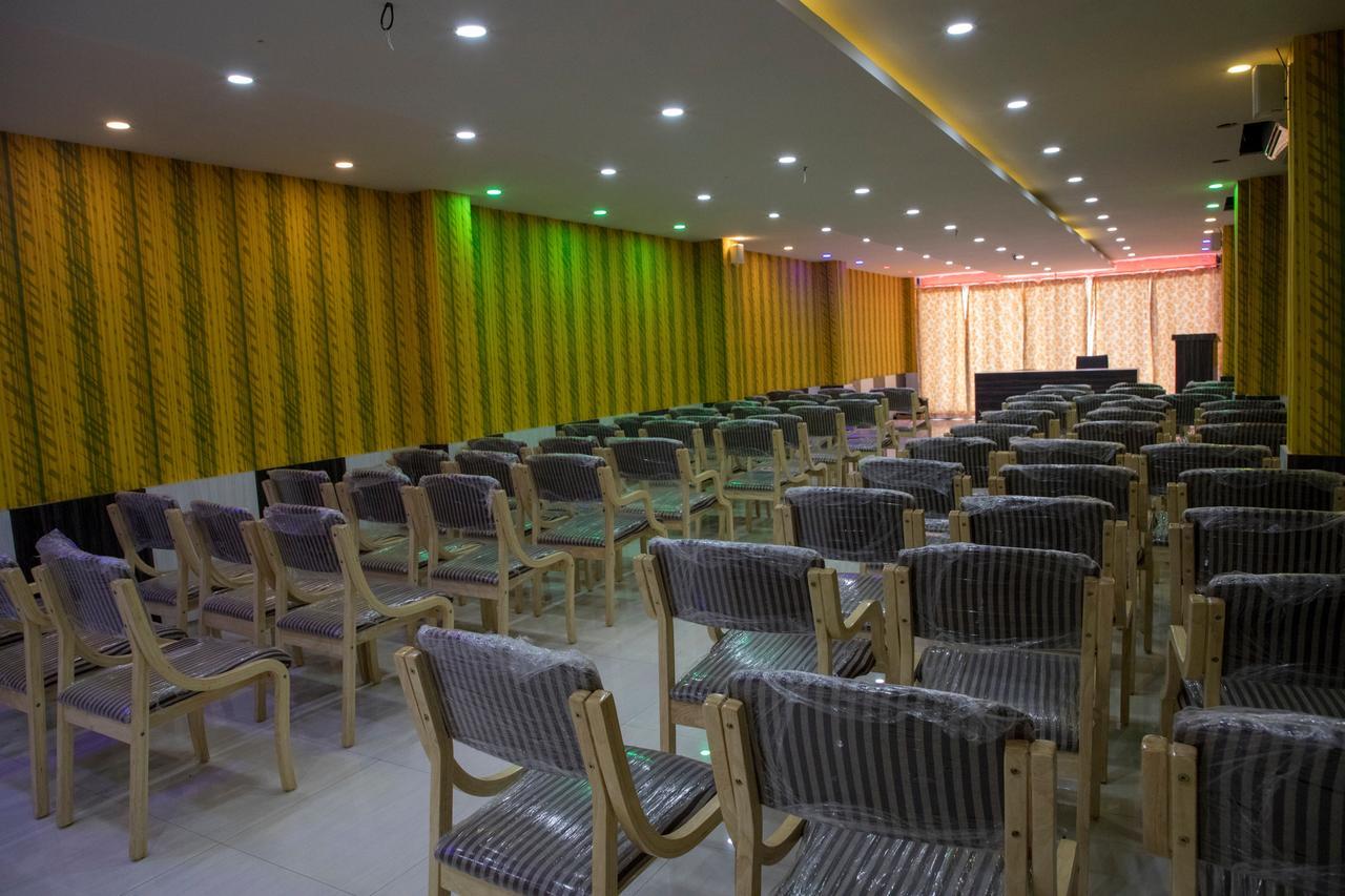 Oyo 11346 Hotel Tazz Odisha Bhuvanesvar Kültér fotó
